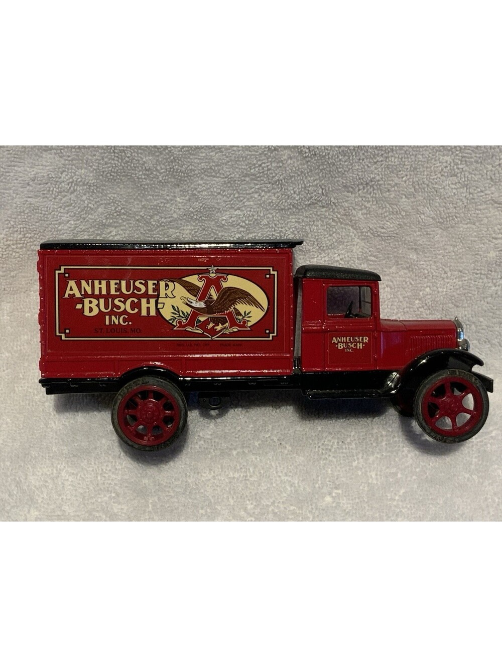 Vintage Ertl Die-Cast 1:34 Metal Anheuser-Busch 1931 Hawkeye Delivery Truck